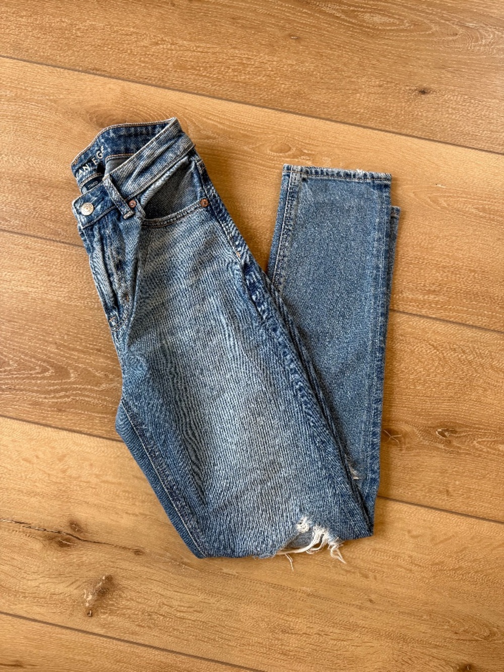 American Eagle Strigid Distressed Mom Jeans Medium/Dark Wash